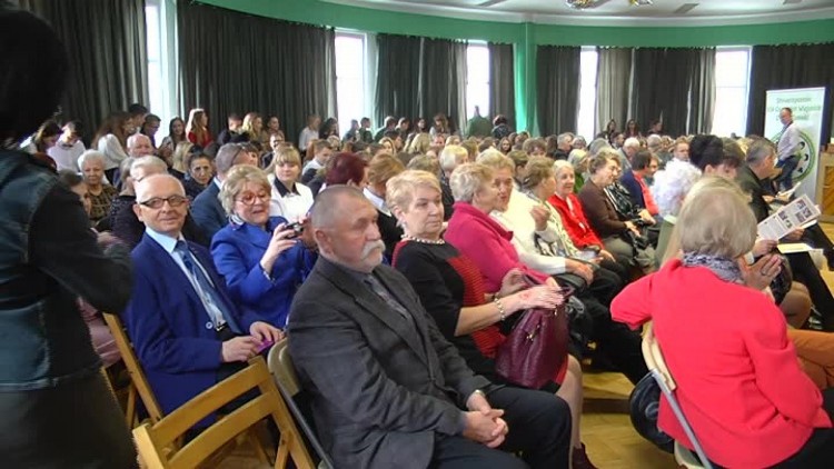 wolontariusze_okraglak.mp4